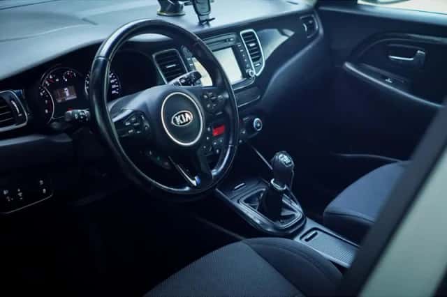 Kia Carens (2013) thumbnail 6