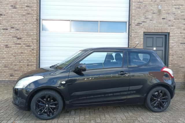 Suzuki Swift (2011) thumbnail 3
