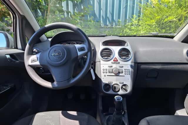 Opel Corsa (2011) thumbnail 2