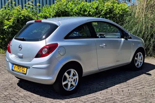 Opel Corsa (2011) thumbnail 3