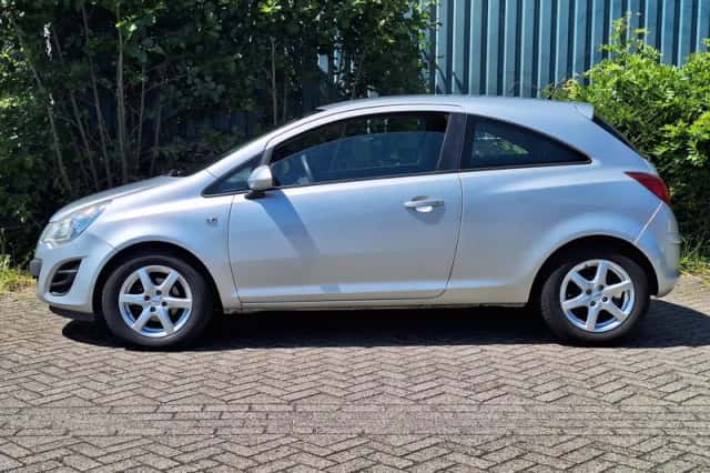 Opel Corsa (2011) thumbnail 6