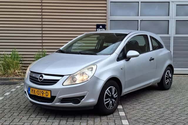 Opel Corsa (2009) thumbnail 1