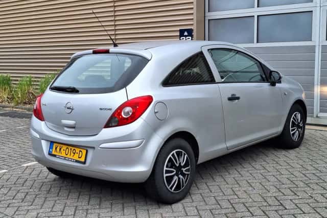 Opel Corsa (2009) thumbnail 3