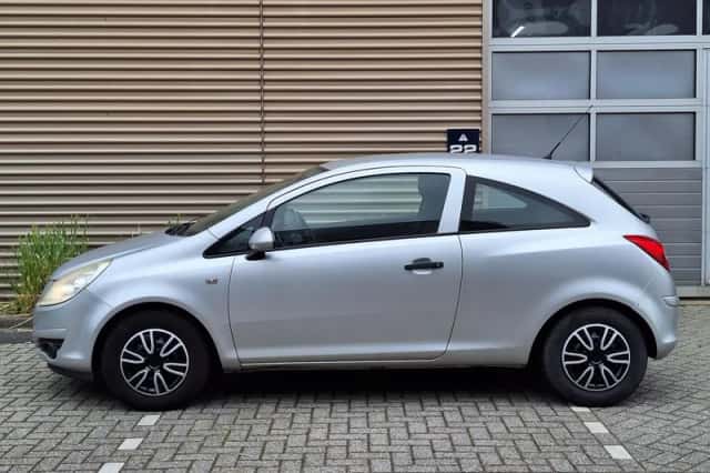Opel Corsa (2009) thumbnail 6