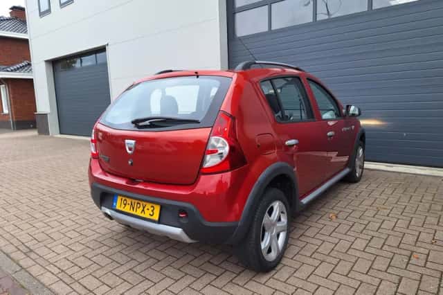 Dacia Sandero (2010) thumbnail 3