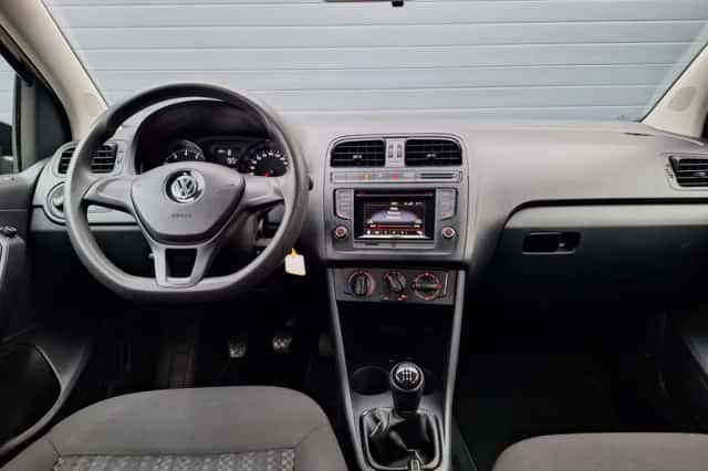 Volkswagen Polo (2015) thumbnail 2