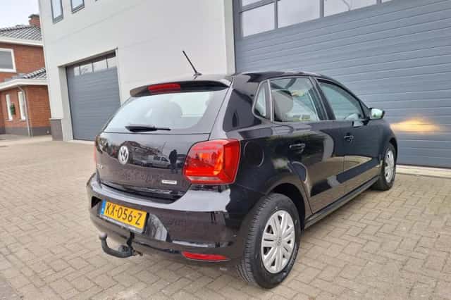Volkswagen Polo (2015) thumbnail 3