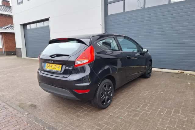 Ford Fiesta (2009) thumbnail 3