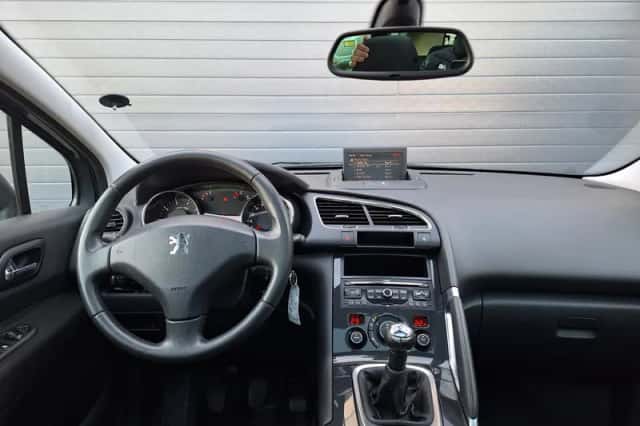 Peugeot 3008 (2012) thumbnail 2