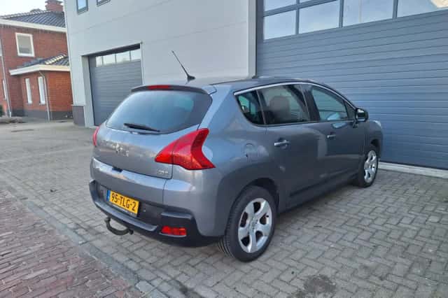 Peugeot 3008 (2012) thumbnail 3