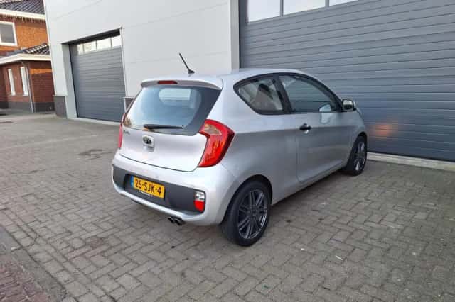 Kia Picanto (2011) thumbnail 3