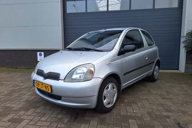 Toyota Yaris (2002) thumbnail 1
