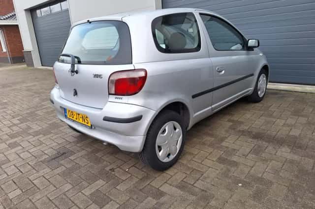 Toyota Yaris (2002) thumbnail 3