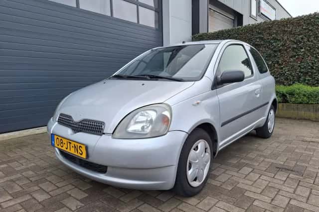 Toyota Yaris (2002) thumbnail 4