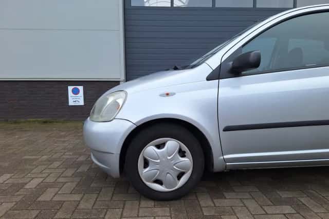 Toyota Yaris (2002) thumbnail 5