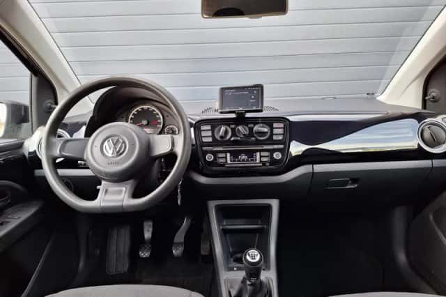 Volkswagen Up! (2012) thumbnail 2