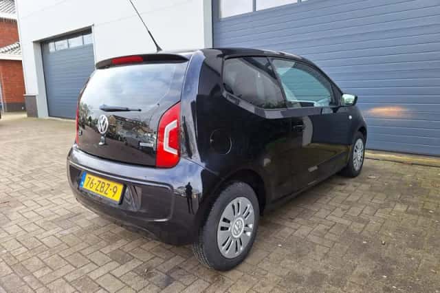 Volkswagen Up! (2012) thumbnail 3