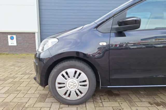 Volkswagen Up! (2012) thumbnail 6
