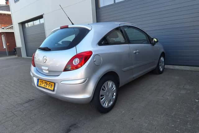 Opel Corsa (2007) thumbnail 3
