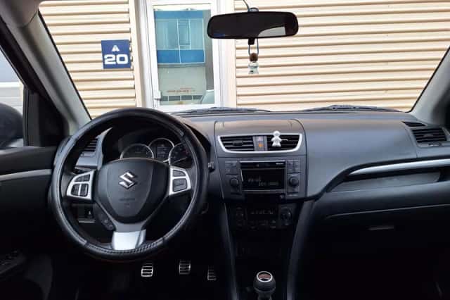 Suzuki Swift (2012) thumbnail 2