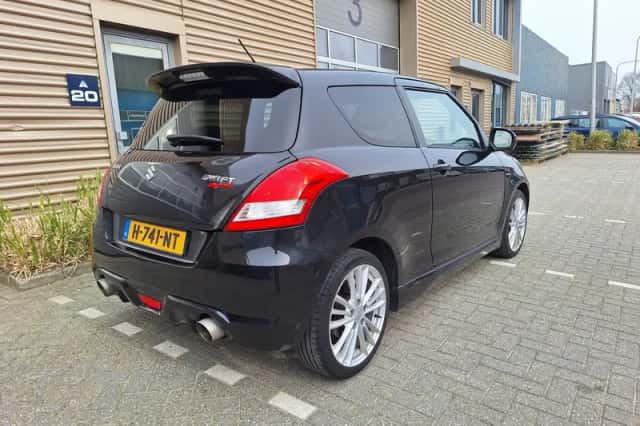 Suzuki Swift (2012) thumbnail 3