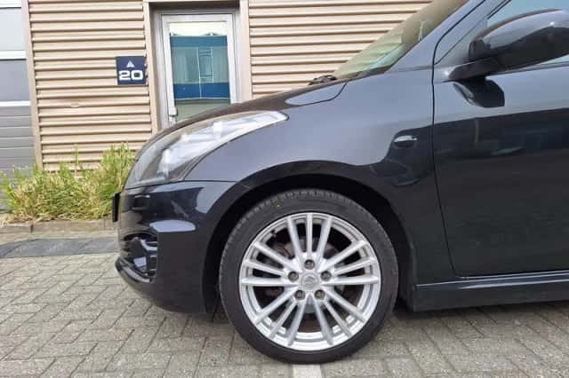 Suzuki Swift (2012) thumbnail 5