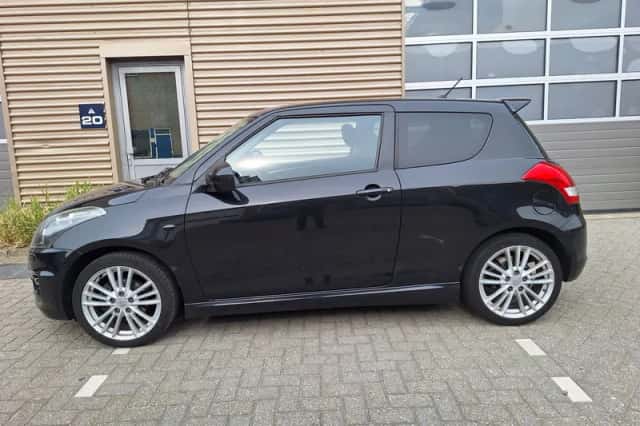 Suzuki Swift (2012) thumbnail 6