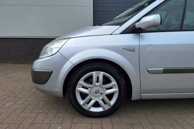 Renault Grand Scénic (2005) thumbnail 6