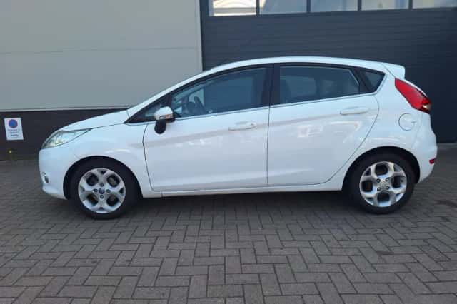 Ford Fiesta (2012) thumbnail 6