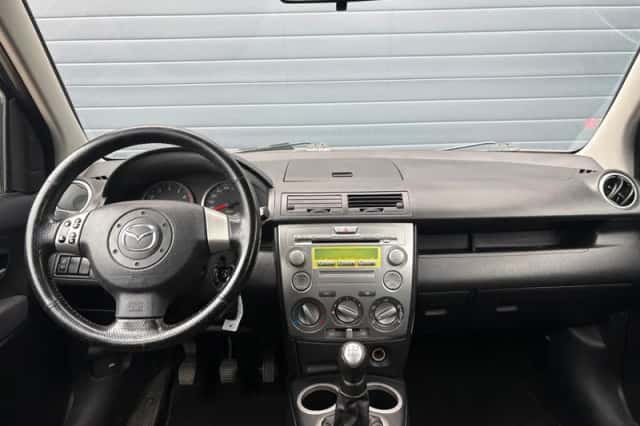 Mazda 2 (2006) thumbnail 2