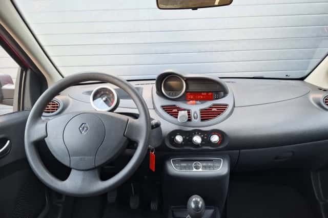 Renault Twingo (2011) thumbnail 2