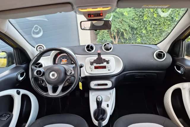 Smart ForFour (2015) thumbnail 2