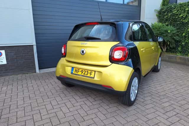 Smart ForFour (2015) thumbnail 3