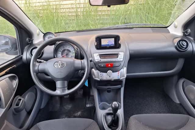 Toyota Aygo (2012) thumbnail 2
