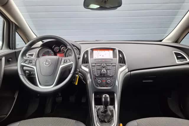 Opel Astra (2014) thumbnail 2