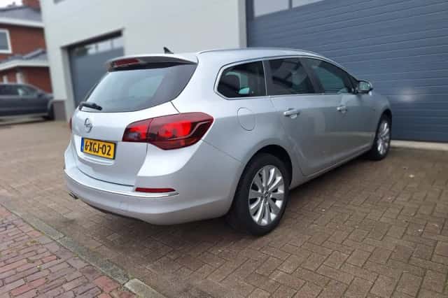 Opel Astra (2014) thumbnail 3