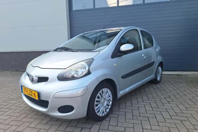 Toyota Aygo (2010) thumbnail 1