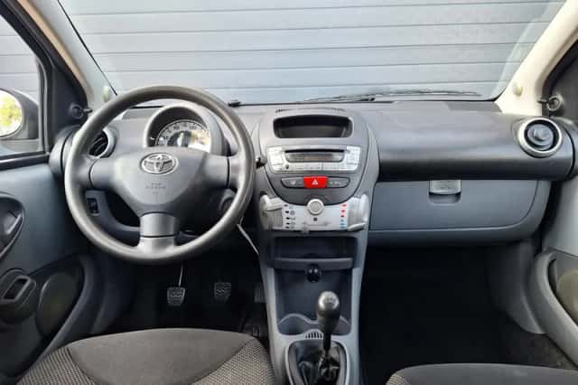 Toyota Aygo (2010) thumbnail 2