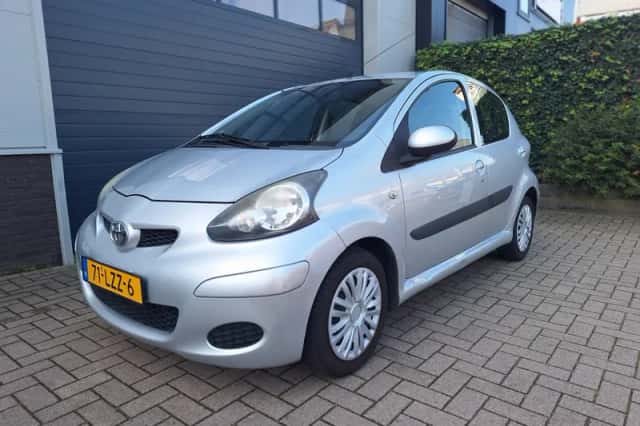 Toyota Aygo (2010) thumbnail 3