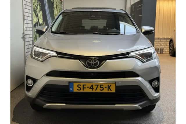 Toyota RAV4 (2018) thumbnail 3
