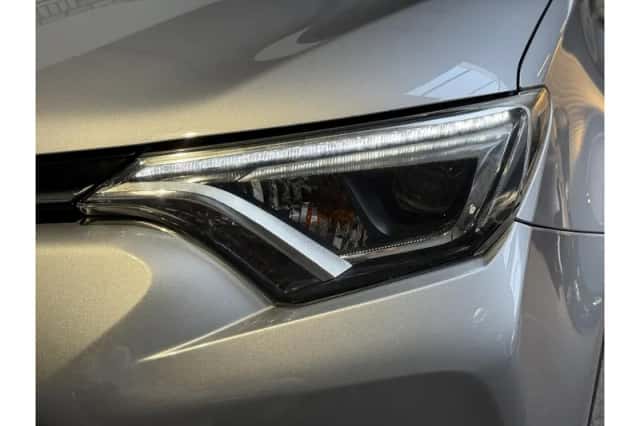 Toyota RAV4 (2018) thumbnail 5
