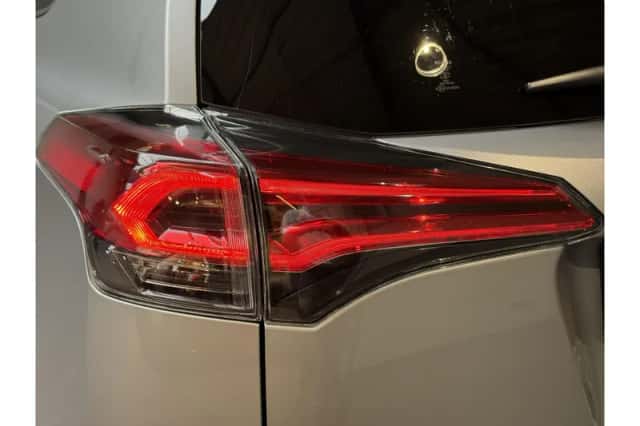Toyota RAV4 (2018) thumbnail 6