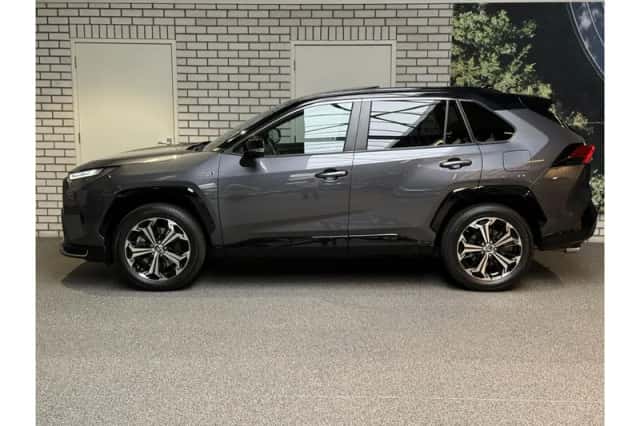 Toyota RAV4 (2023) thumbnail 2