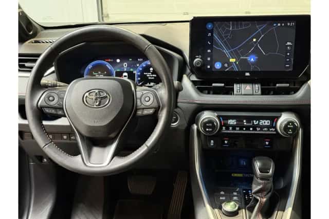 Toyota RAV4 (2023) thumbnail 5