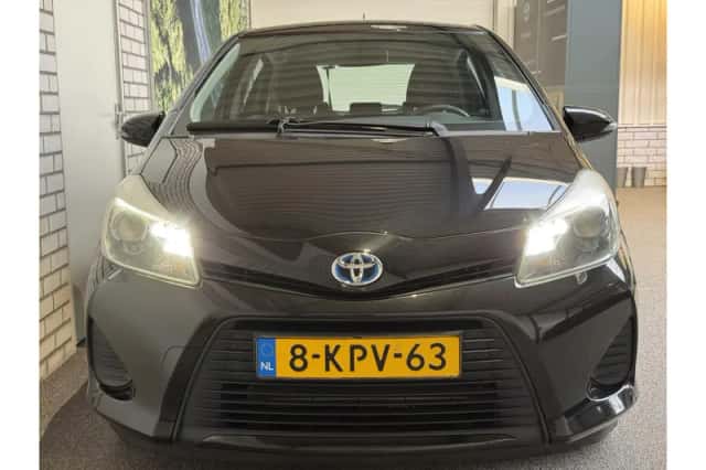 Toyota Yaris (2013) thumbnail 3