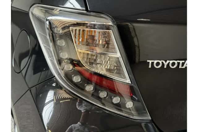 Toyota Yaris (2013) thumbnail 6