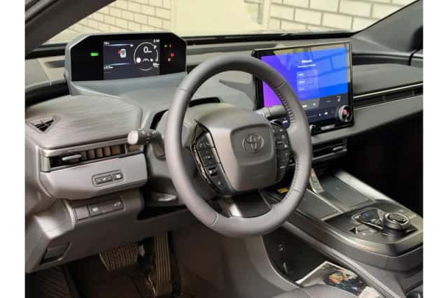 Toyota C-HR+ (2026) thumbnail 5