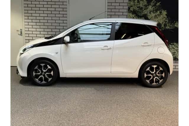 Toyota Aygo (2020) thumbnail 2