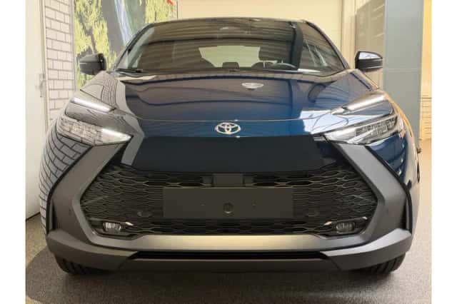 Toyota C-HR (2026) thumbnail 3