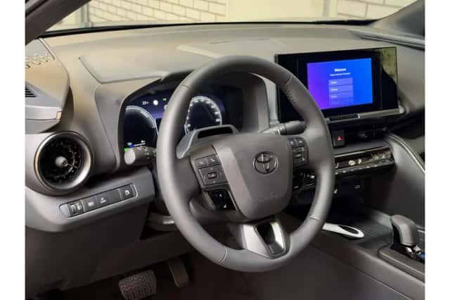 Toyota C-HR (2026) thumbnail 5